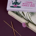 Naturlig Ayuvedisk Røkelse med Nardus Cosmic Dealer Natural Ayurvedic Incense < br> I Found Myself in a Female Orgy (Jatamansi)